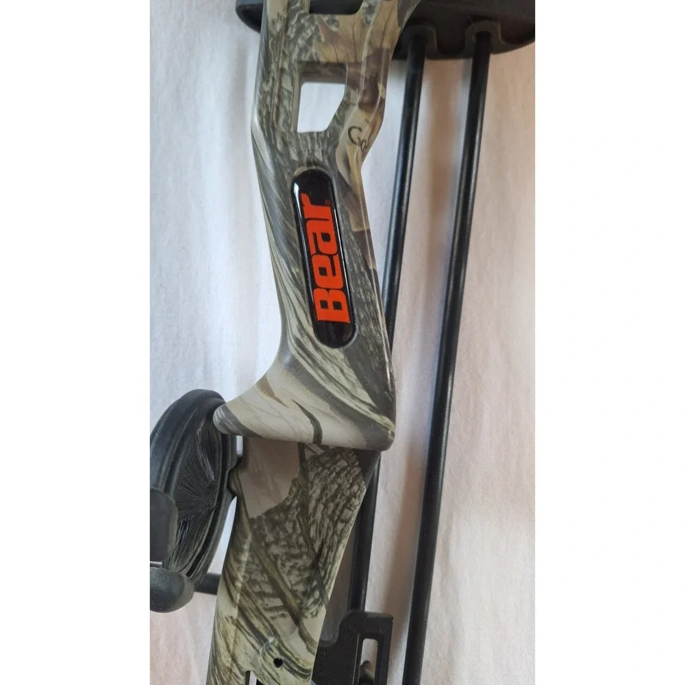 BEAR ARCHERY BRAVE COMPOUND BOW RH RIGHT HAND CAMO YOUTH HUNTING PACKAGE